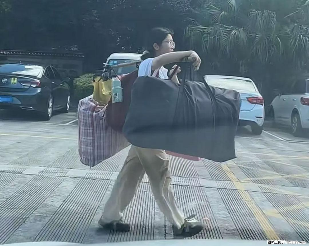 全网追的“扁担女孩”,找了一份暑假工,时薪12元 - 铜陵生活资讯 - 铜陵28生活网 tongling.28life.com