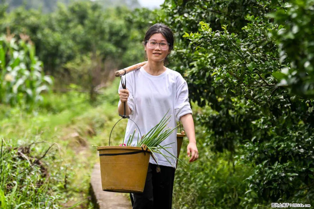 全网追的“扁担女孩”,找了一份暑假工,时薪12元 - 铜陵生活资讯 - 铜陵28生活网 tongling.28life.com