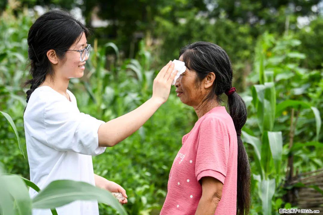 全网追的“扁担女孩”,找了一份暑假工,时薪12元 - 铜陵生活资讯 - 铜陵28生活网 tongling.28life.com
